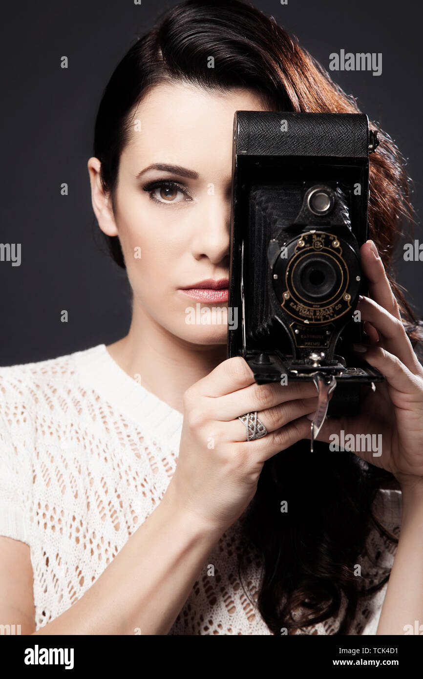 Beautiful woman vintage hi-res stock photography and images - Alamy