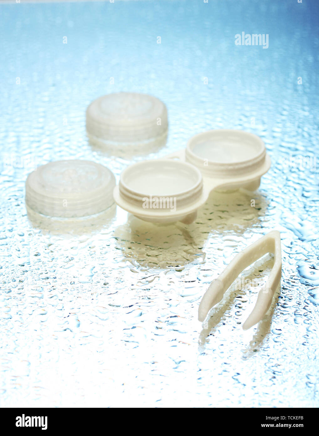 Contact lenses in water hires stock photography and images Alamy