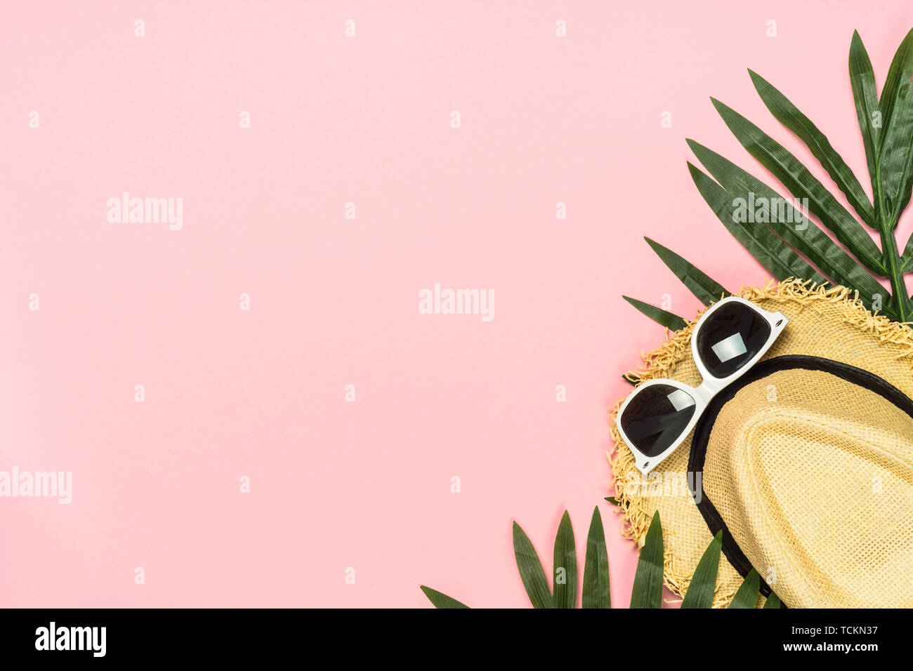 Summer flat lay background on pink Stock Photo - Alamy