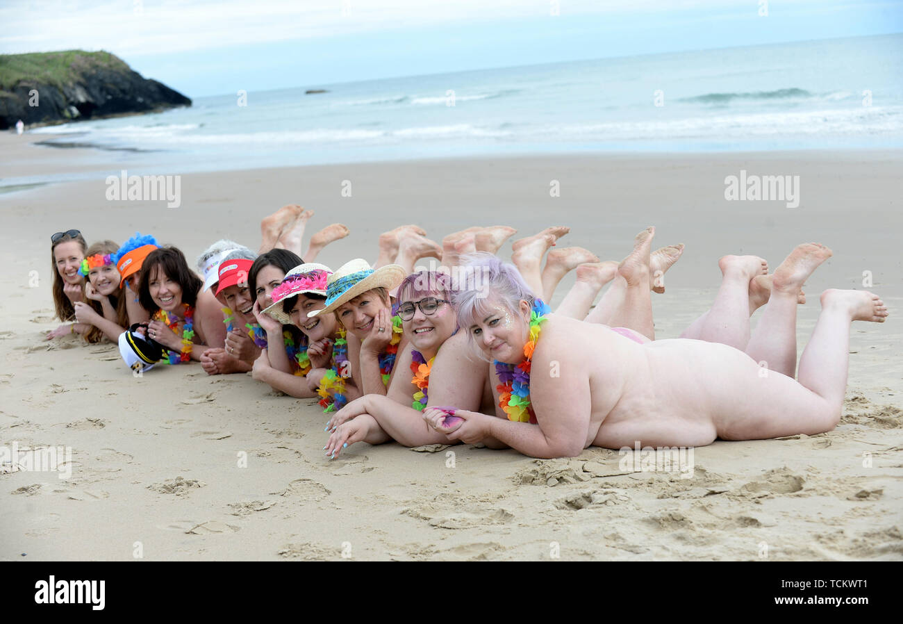 Naked taned girl beach - Nude pics