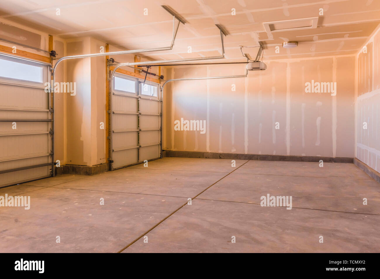 Unfinished garage hi-res stock photography and images - Alamy