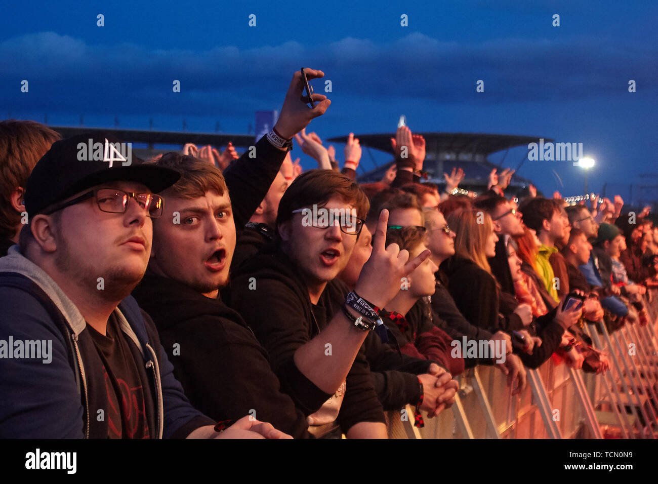 08 June 2019, Rhineland-Palatinate, Nürburg: Rock fans stand in front of  the stage at the