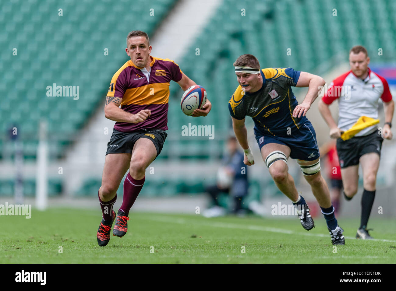 London, UK. 08th, Jun 2019. Leicestershire’s Callum Dacey (left) clashed with Surrey’s Harry Sheppard (right) during Bill Beaumont County Championship Division 2 Final: Surrey v Leicestershire at Twickenham Stadium on Saturday, 08 June 2019. LONDON England .  (Editorial use only, license required for commercial use. No use in betting, games or a single club/league/player publications.) Credit: Taka G Wu/Alamy Live News Stock Photo