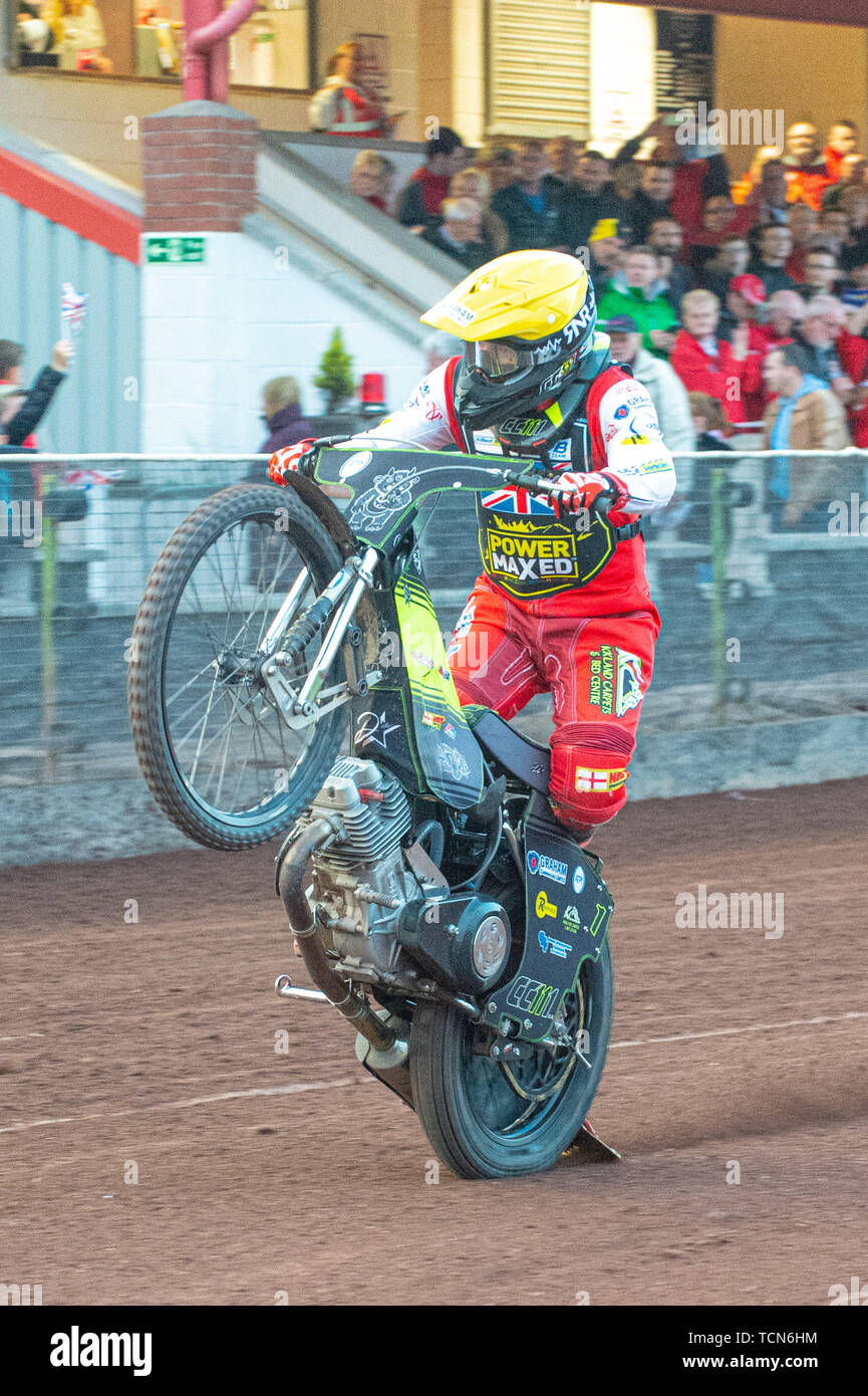 Glasgow, Scotland, UK. 08th June, 2019.  Craig Cook Celebrates with a wheelie during the FIM Speedway Grand Prix World Championship - Qualifying Round 1 at the Peugeot Ashfield Stadium, Glasgow on Saturday 8th June 2019. (Credit: Ian Charles | MI News) Credit: MI News & Sport /Alamy Live News Stock Photo