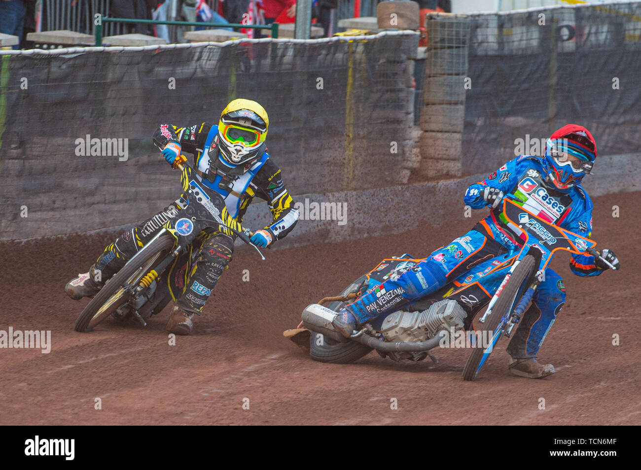 Glasgow, Scotland, UK. 08th June, 2019.  Nico Covatti (Red) passes Tero Aarnio (Yellow) during the FIM Speedway Grand Prix World Championship - Qualifying Round 1 at the Peugeot Ashfield Stadium, Glasgow on Saturday 8th June 2019. (Credit: Ian Charles | MI News) Credit: MI News & Sport /Alamy Live News Stock Photo