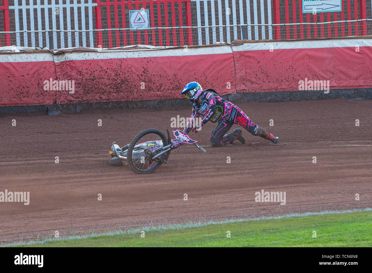 Glasgow, Scotland, UK. 08th June, 2019.  Meeting Reserve Leon Flint falls during the FIM Speedway Grand Prix World Championship - Qualifying Round 1 at the Peugeot Ashfield Stadium, Glasgow on Saturday 8th June 2019. (Credit: Ian Charles | MI News) Credit: MI News & Sport /Alamy Live News Stock Photo