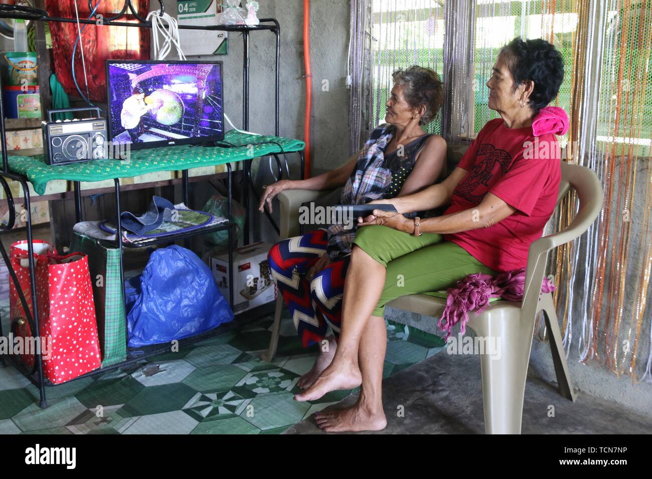 San Marcelino, Philippines. 6th June, 2019. Villagers watch television shows in Baliwet of San Marcelino, the Philippines, June 6, 2019. On June 7, a Chinese-funded solar project lit up Baliwet, a mountain village about 190 km northwest of Manila. TO GO WITH Feature: Chinese-funded solar project lights up remote Philippine village Credit: Zheng Xin/Xinhua/Alamy Live News Stock Photo