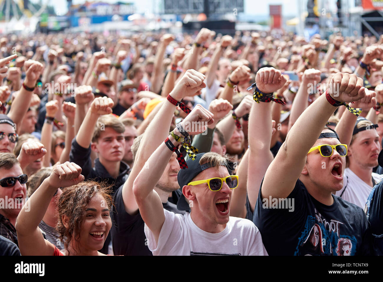 Nürburg, Germany. 09 June 2019. 09 June 2019, Rhineland-Palatinate, Nürburg: Rock fans stand in front of the main stage of the open-air festival 'Rock am Ring' at the performance of the US-American band Atreyu. On three days about 75 bands will perform on three stages in front of more than 80 000 spectators. Photo: Thomas Frey/dpa Credit: dpa picture alliance/Alamy Live News Stock Photo