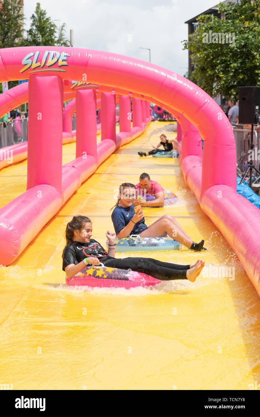 Bournemouth, Dorset, UK. 9th June 2019. Thrill seekers take turns to ...