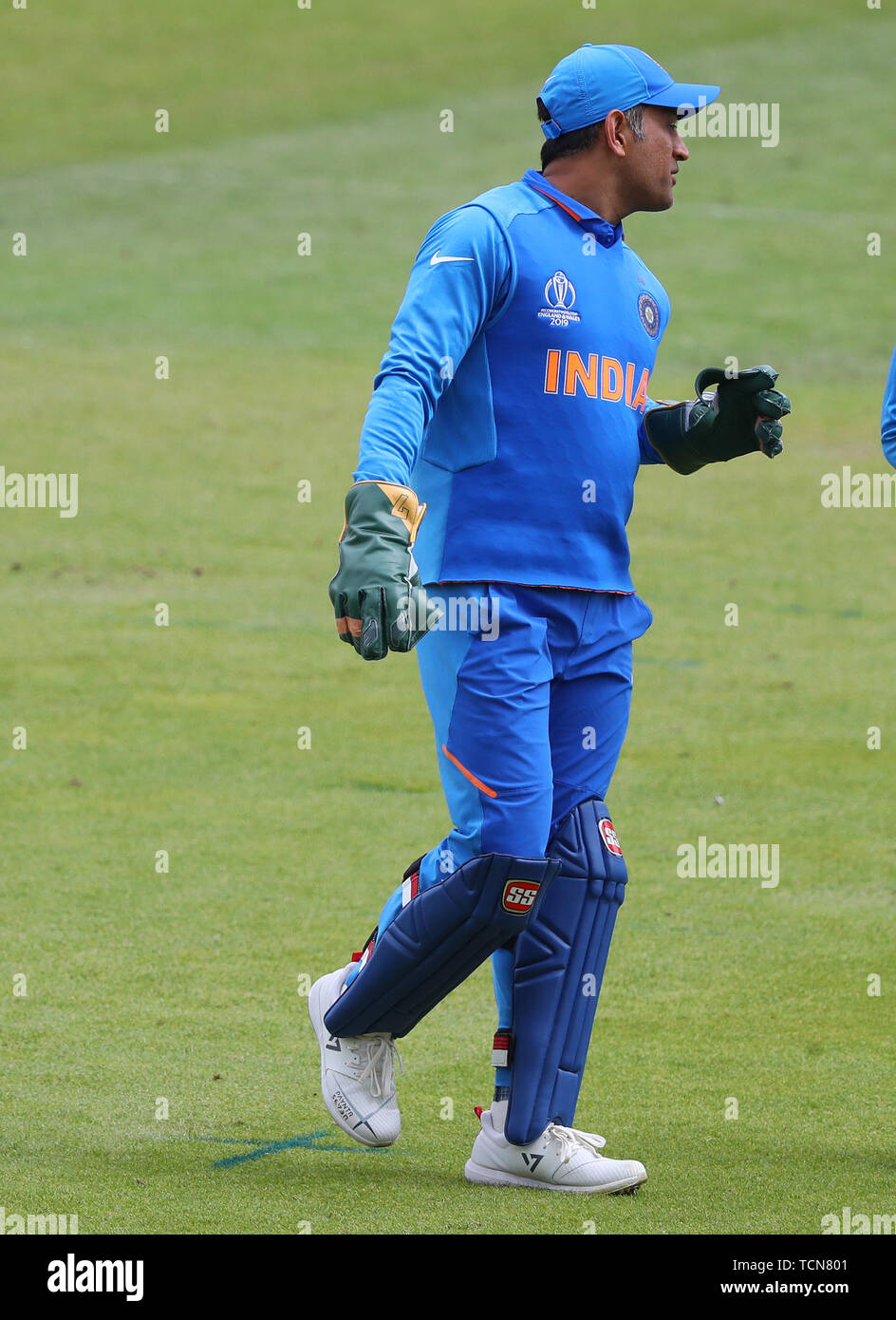 Ms Dhoni Wicket Keeping Gloves