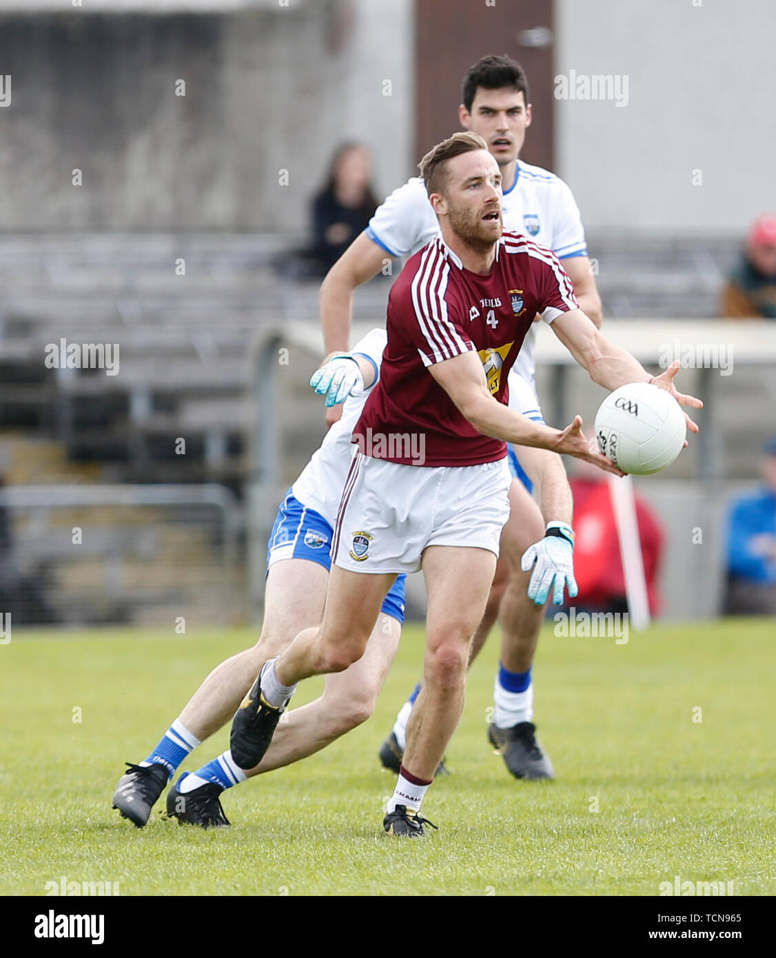 Mullingar, Co Westmeath, Ireland. 9th June 2019. 9th June 2019, TEG Cusack Park, Mullingar, Co Westmeath, Ireland; GAA All Ireland Senior Football Championship Qualifier, Round 1, Westmeath versus Waterford; Kevin Maguire brings the ball forward for Westmeath Stock Photo