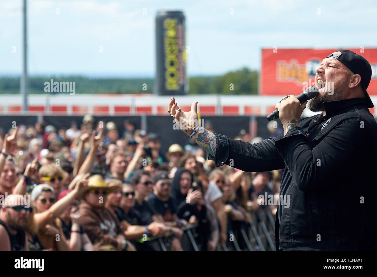09 June 2019, Rhineland-Palatinate, Nürburg: Alex Varkatzas, frontman of the US-American band Atreyu, performs on the main stage of the open-air festival 'Rock am Ring'. On three days about 75 bands will perform on three stages in front of more than 80 000 spectators. Photo: Thomas Frey/dpa Stock Photo