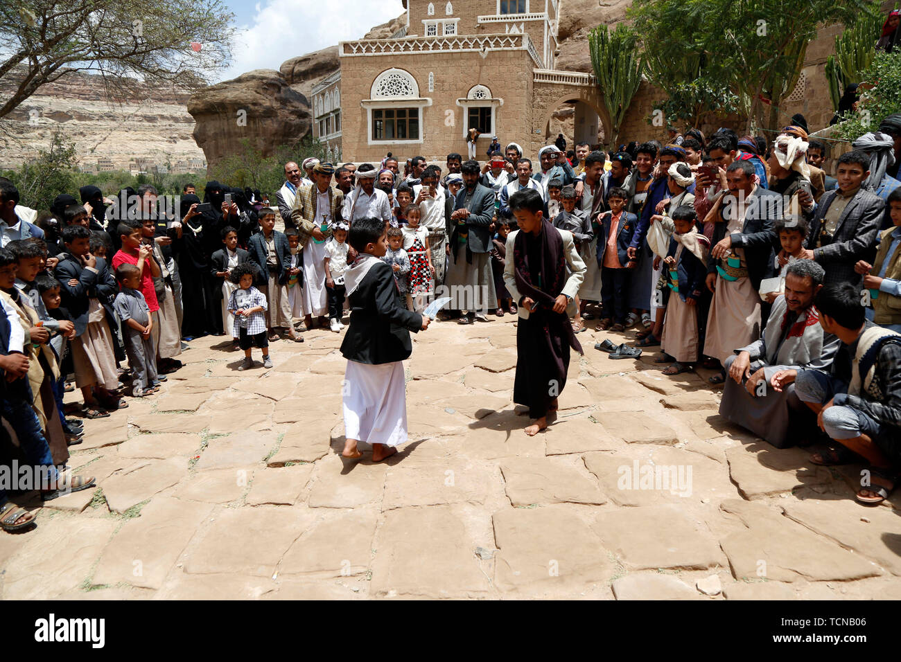Yemeni dance hi-res stock photography and images - Alamy
