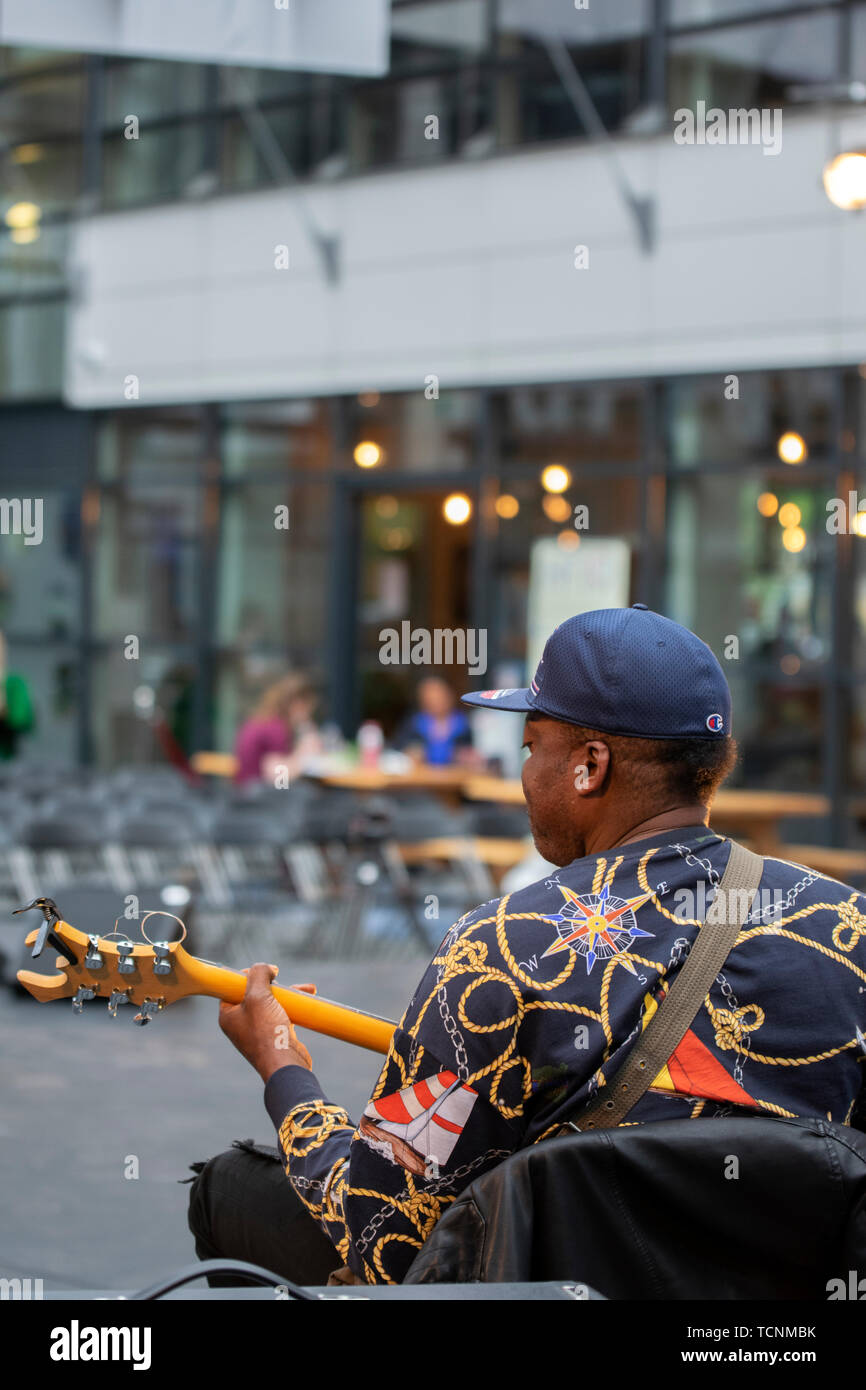Guitar Player The Zing Kapaya The Rehearsals Of The Show The Not