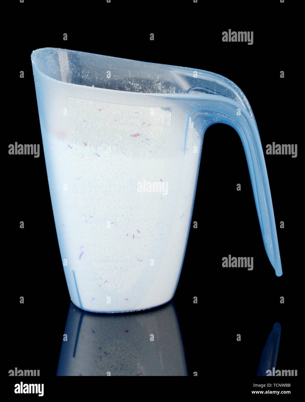 https://c8.alamy.com/comp/TCNWBB/washing-powder-in-a-measuring-cup-isolated-on-black-TCNWBB.jpg