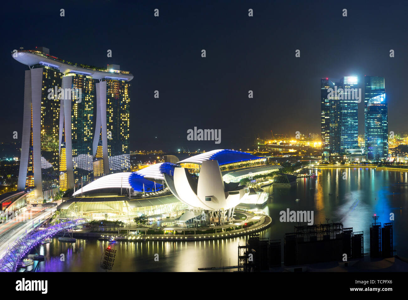 Cityscape of Singapore at night Stock Photo - Alamy