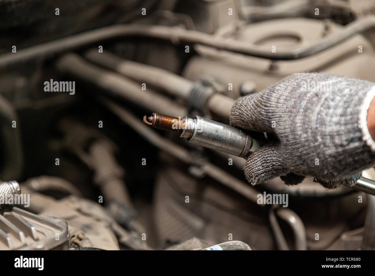 Change spark plugs hires stock photography and images Alamy