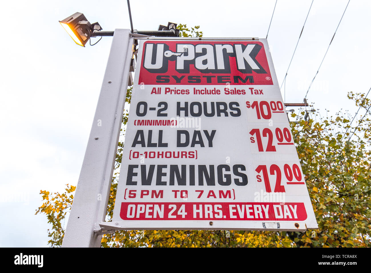 sign of parking before entrance in seattle Stock Photo Alamy