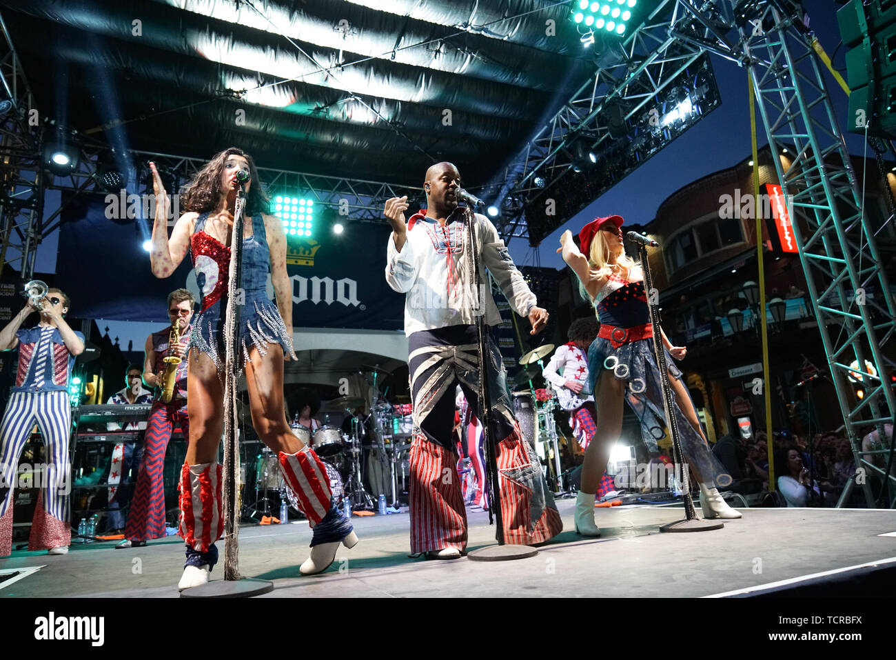 Disco Band High Resolution Stock Photography And Images Alamy Disco Band High Resolution Stock Photography And Images Alamy