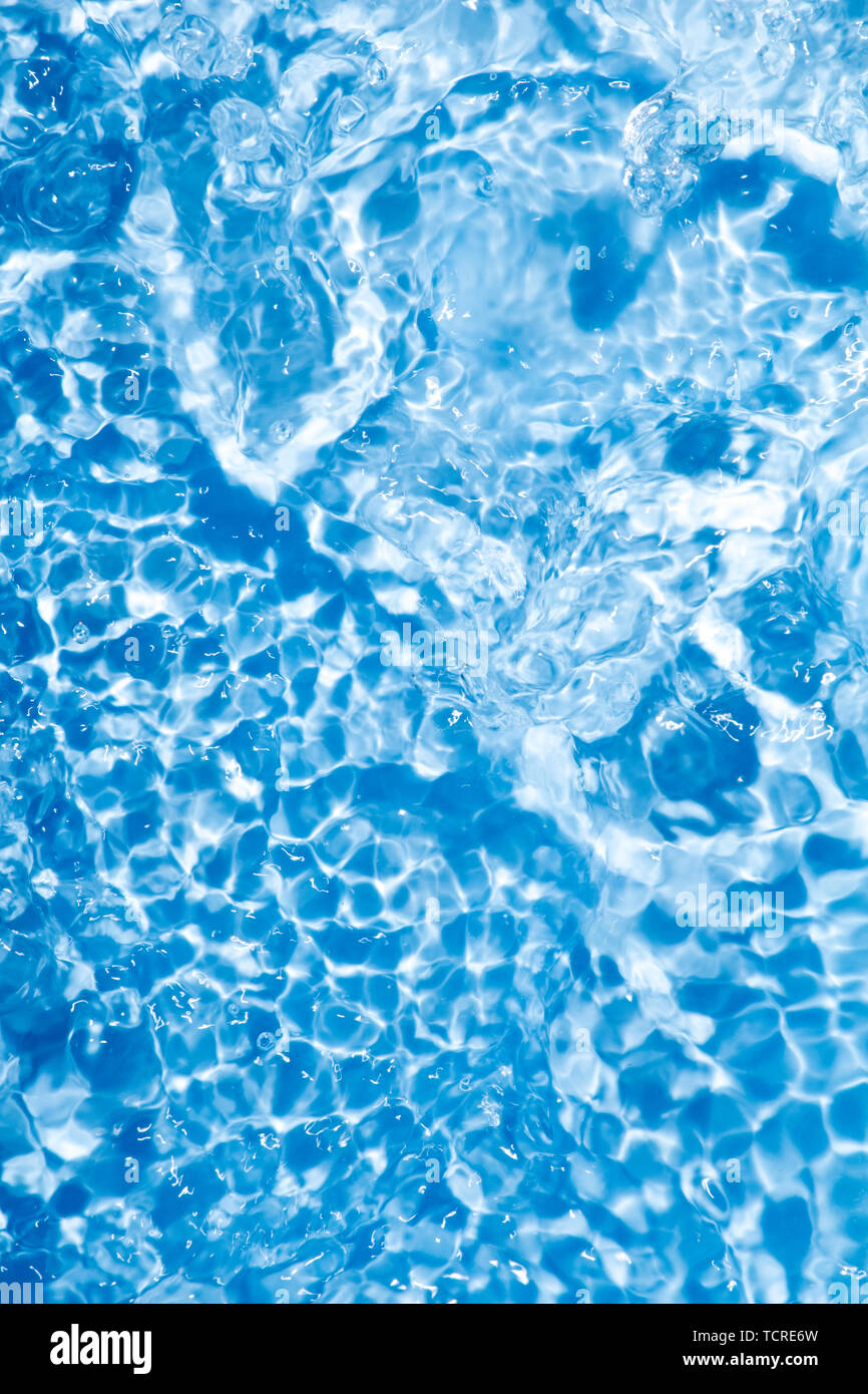 Crystal clear blue ocean splashes hi-res stock photography and images ...