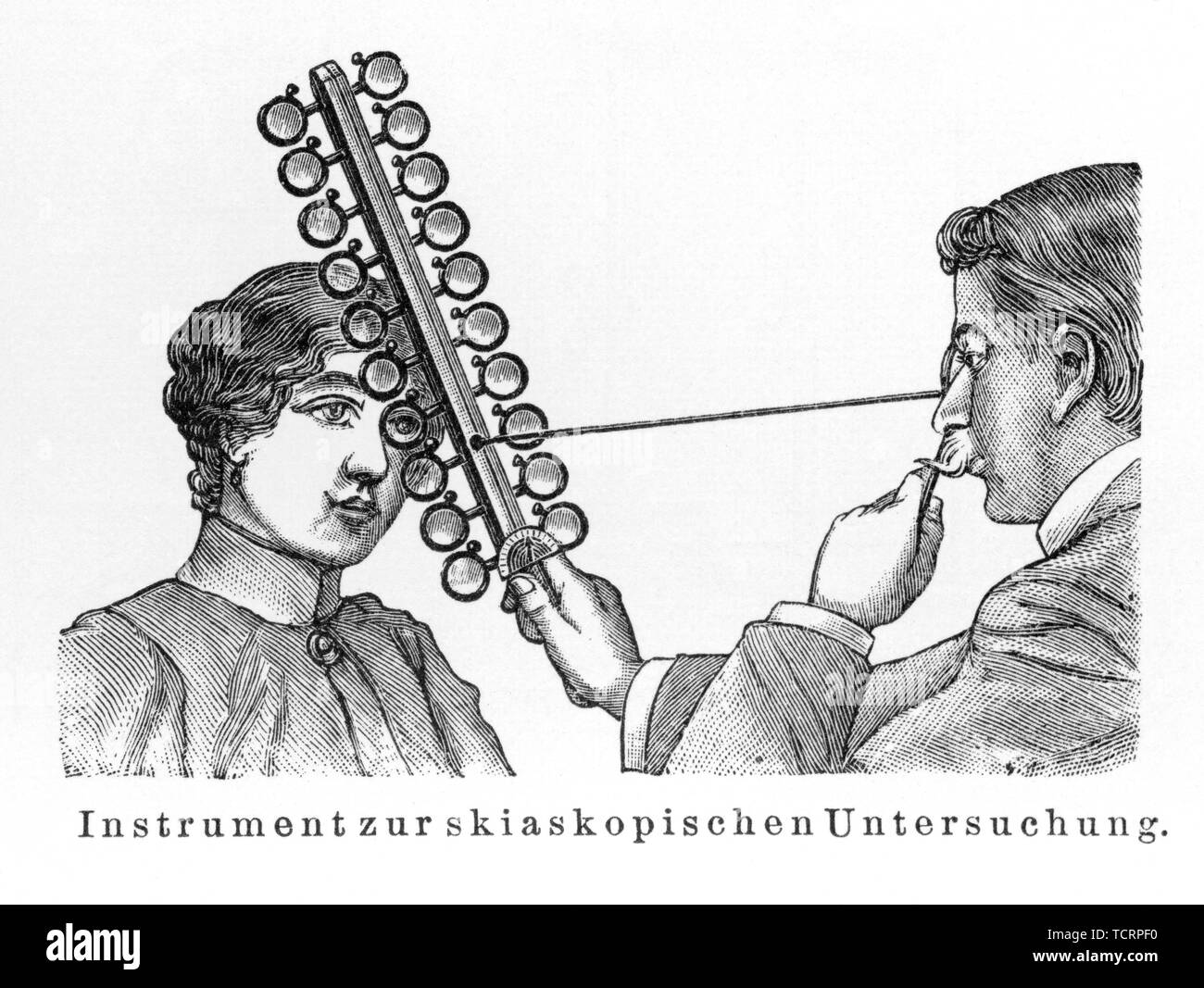 Europa, Deutschland, Medizin, Augenheilkunde, Augenuntersuchung, Bestimmung der Brillenstärke , Originaltext : ' Instrument zur skiaskopischen Untersu Stock Photo