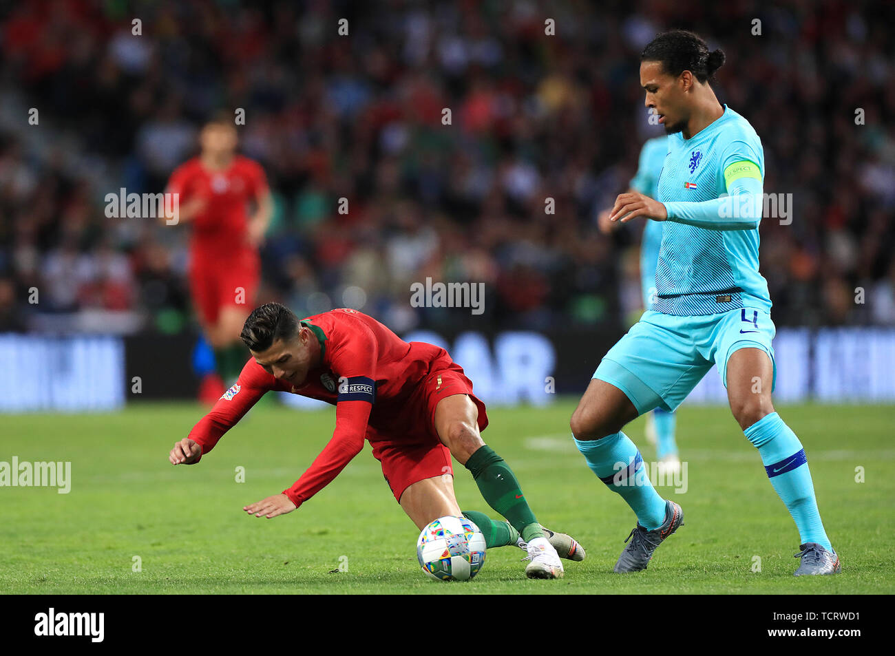 Portugal's Cristiano Ronaldo (left) and Netherlands' Virgil van Dijk in  action during the Nations League Final at Estadio do Dragao, Porto Stock  Photo - Alamy