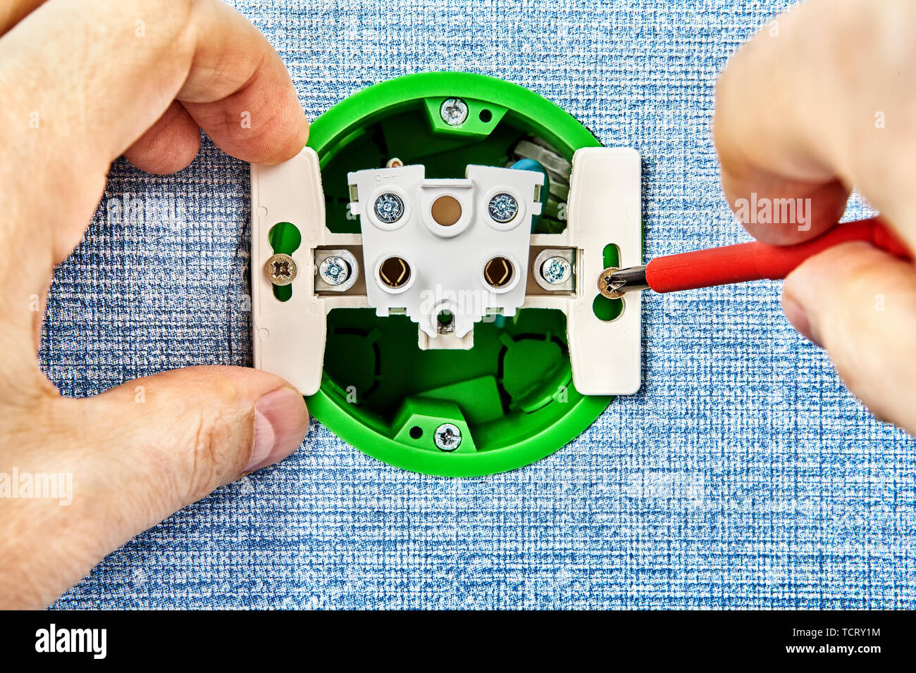 Fix loose outlet hires stock photography and images Alamy