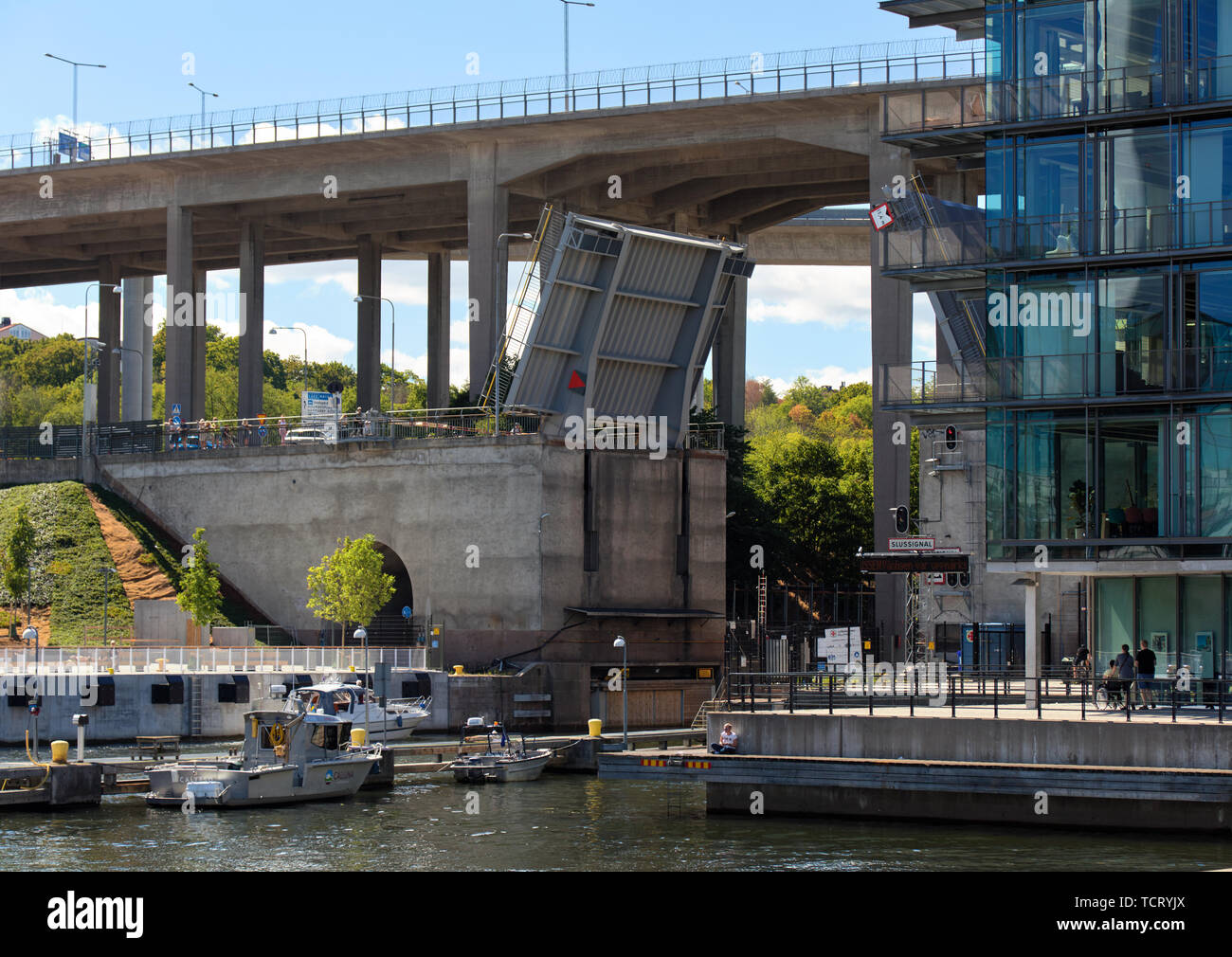 Boats passing under Skanstullsbron from Hammarbyleden in Skanstull ...