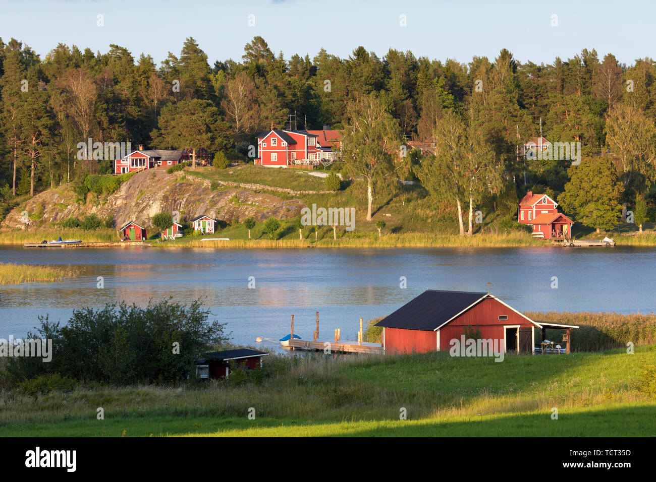 Swedish countryside red houses hi-res stock photography and images - Alamy