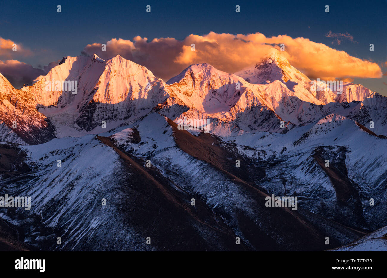 Gongga tibet hi-res stock photography and images - Alamy