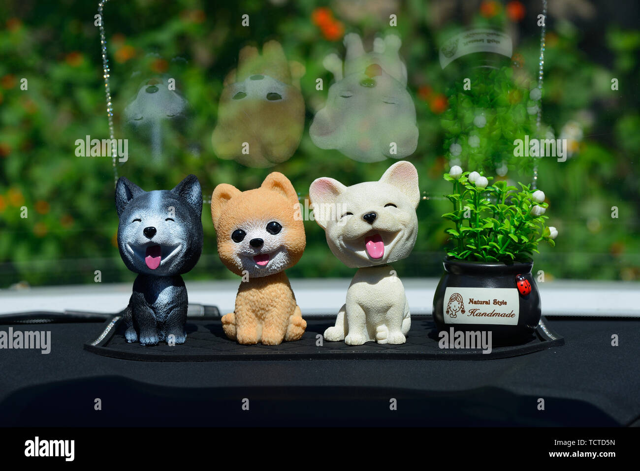 Car furnishings dog furnishings cute doll material details main picture