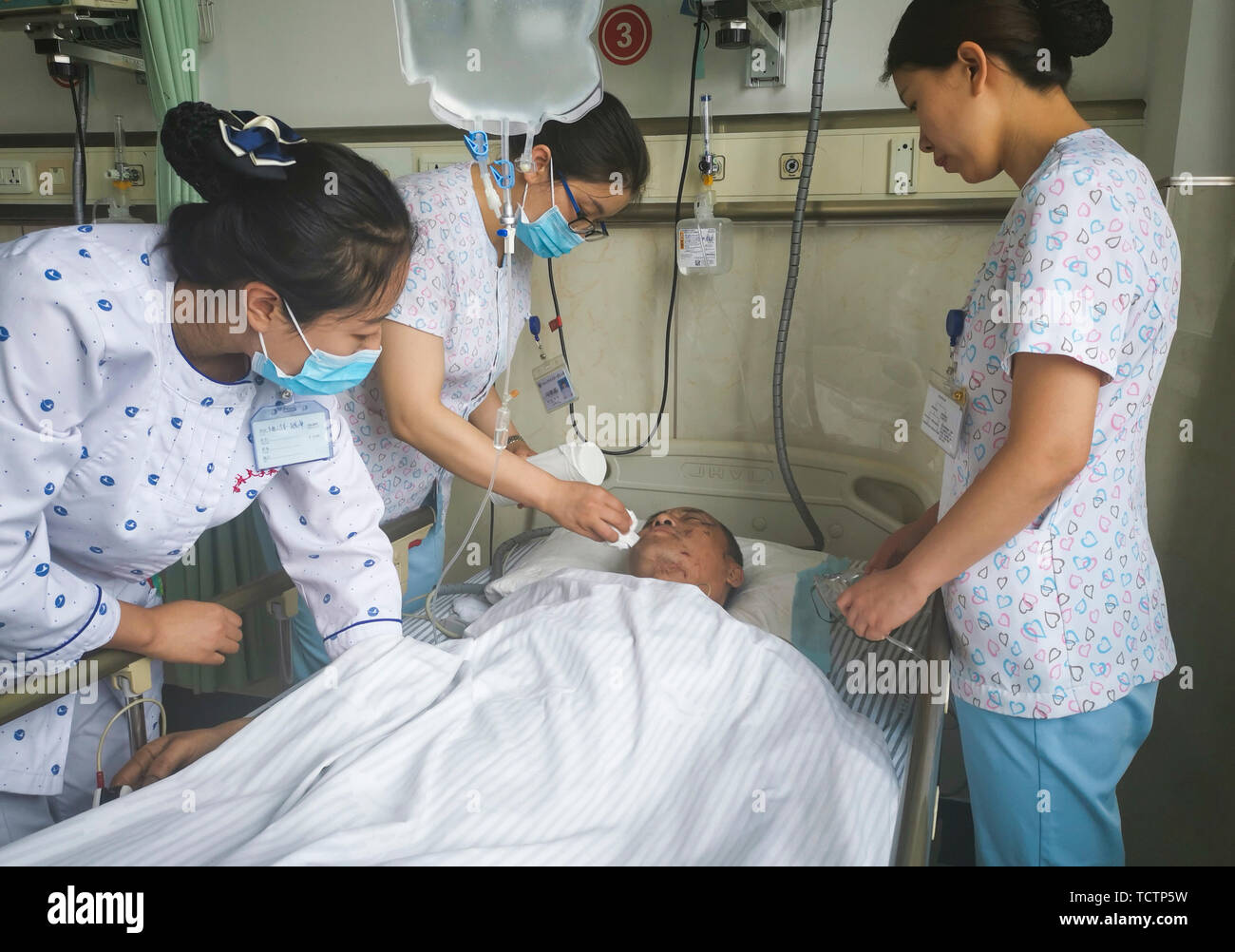 Changchun, China. 10th June, 2019. The paramedics treat the wounded at the First Hospital of Jilin University-the Eastern Division in Changchun, northeast China, June 10, 2019. Nine people have been confirmed dead and 10 others injured following a rock burst late Sunday at a coal mine in Longjiapu, northeast China. The burst occured at around 8:00 p.m. at Longjiapu coal mining company and caused an earthquake measuring 2.3 on the Richter scale, according to local authorities. Credit: Xu Ziheng/Xinhua/Alamy Live News Stock Photo