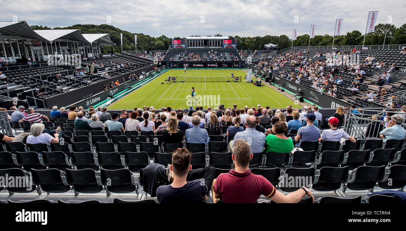 Rosmalen, Netherlands. 10th June, 2019. ROSMALEN, Tennis Libema Open 2019,  WTA and ATP tournament, 10-06-2019, Autotron Rosmalen, overview of the  stadium Credit: Pro Shots/Alamy Live News Stock Photo - Alamy