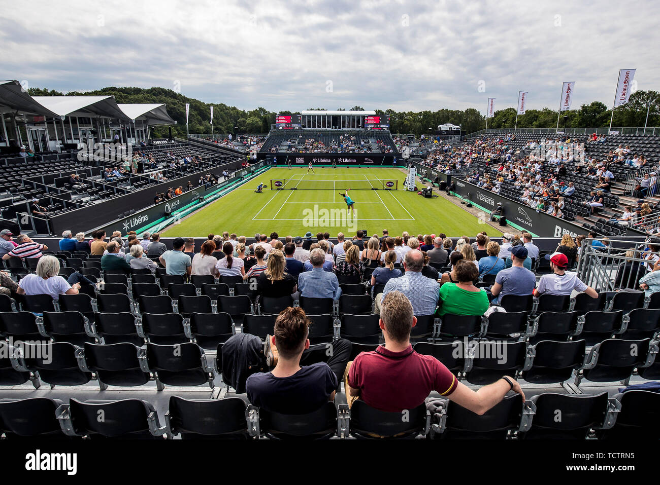 Rosmalen, Netherlands. 10th June, 2019. ROSMALEN, Tennis Libema Open 2019,  WTA and ATP tournament, 10-06-2019, Autotron Rosmalen, overview of the  stadium Credit: Pro Shots/Alamy Live News Stock Photo - Alamy