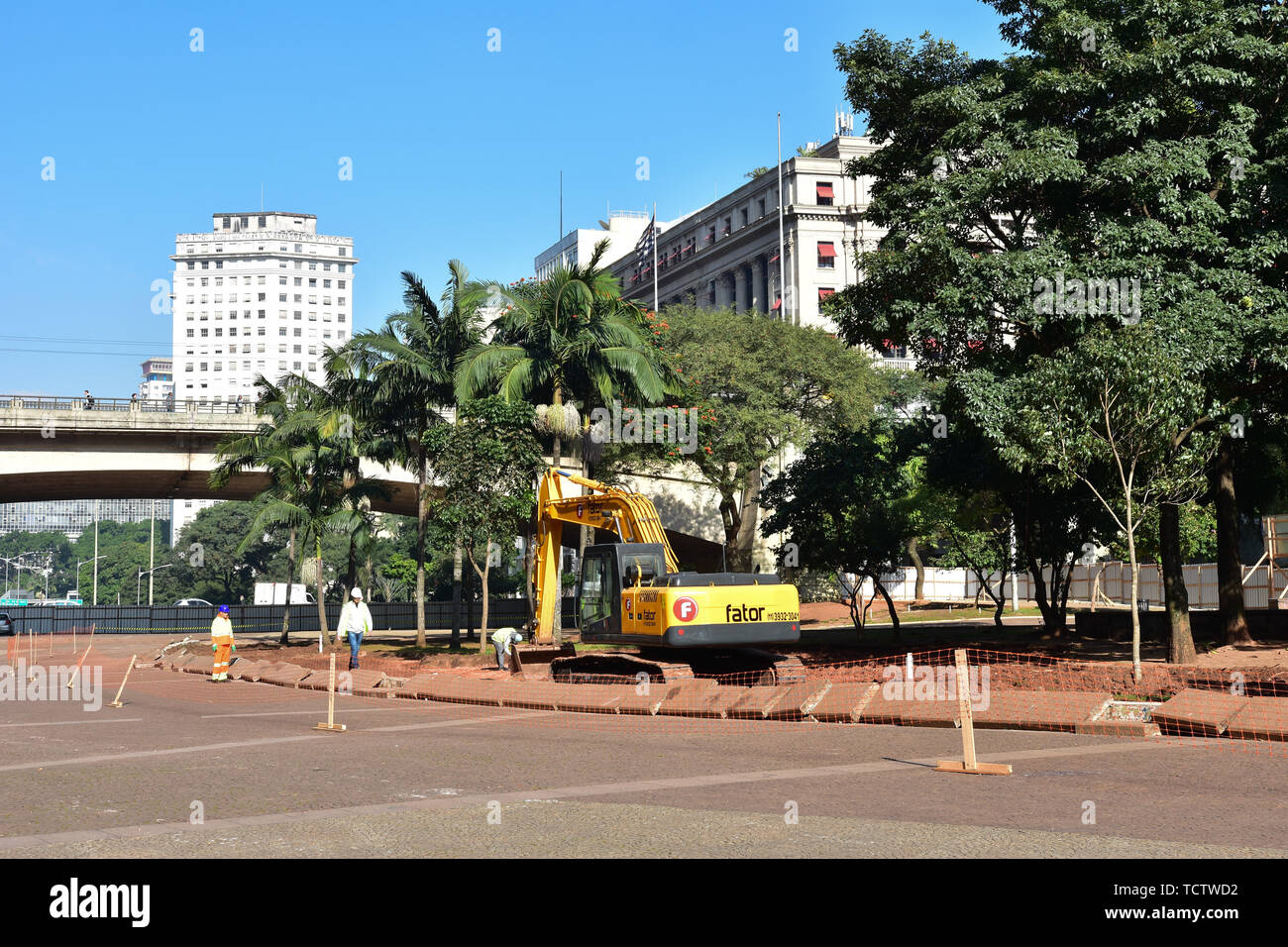 SÃO PAULO, SP - 10.06.2019: REQUALIFICAÇÃO DO VALE DO ANHANGABAÚ - Works of requalification of the Valley of the Anhangabaú, this Monday (10) the place will receive cafes, floricultures, toilets, playroom, among other activities that will make part of the daily life of the Va (Photo: Roberto Casimiro/Fotoarena) Stock Photo