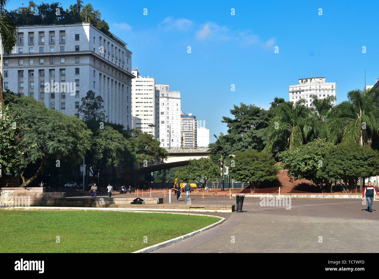 SÃO PAULO, SP - 10.06.2019: REQUALIFICAÇÃO DO VALE DO ANHANGABAÚ - Works of requalification of the Valley of the Anhangabaú, this Monday (10) the place will receive cafes, floricultures, toilets, playroom, among other activities that will make part of the daily life of the Va (Photo: Roberto Casimiro/Fotoarena) Stock Photo