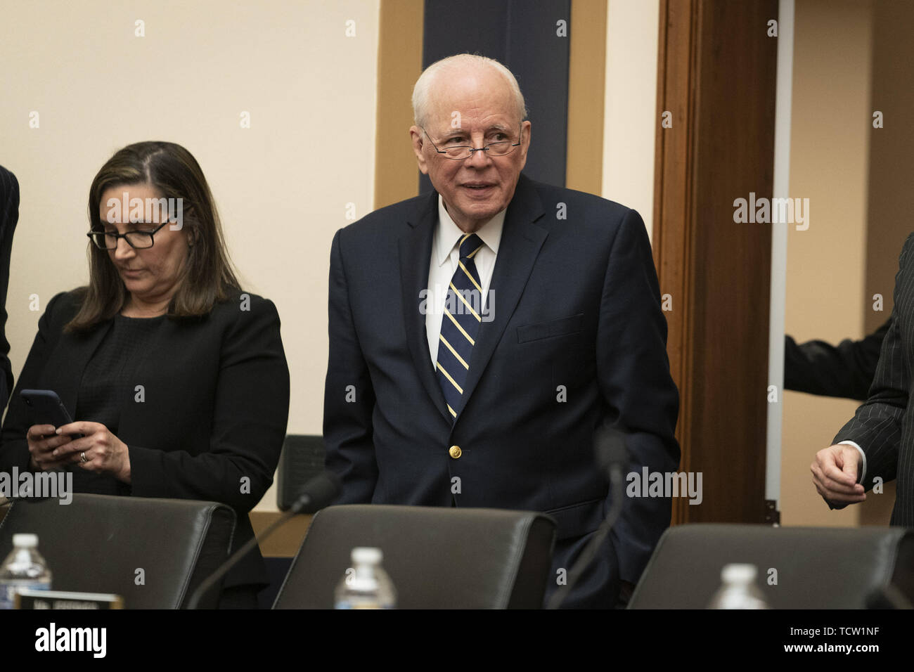 Washington DC, USA. 10th June, 2019. Washington, District of Columbia, USA. 10th June, 2019. JOHN DEAN, BARBARA MCQUADE and JOYCE WHITE VANCE mingle before the House Judiciary Committee in a hearing: Lessons from the Mueller Report: Presidential Obstruction and Other Crimes, June 10, 2019 Credit: Douglas Christian/ZUMA Wire/Alamy Live News Stock Photo