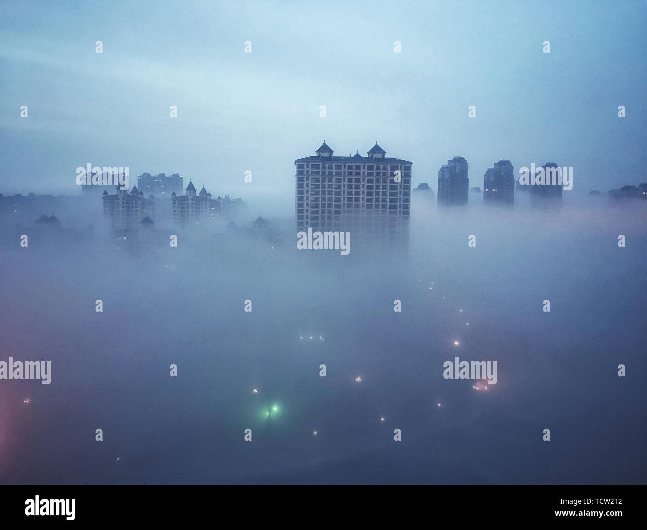 There was a sudden fog in the city, and the fog covered a lot of high ...