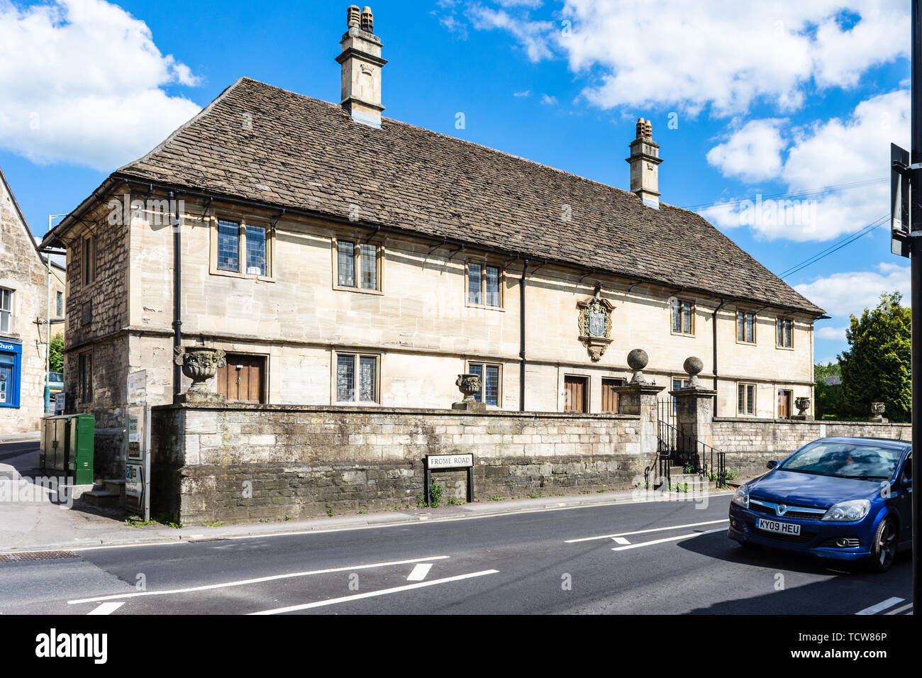 A row of four almshouses built in 1700 by John Hall, Esq to provide for 4 poor men Stock Photo