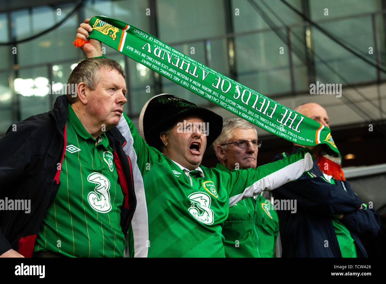 football fans hi-res stock photography images - Alamy