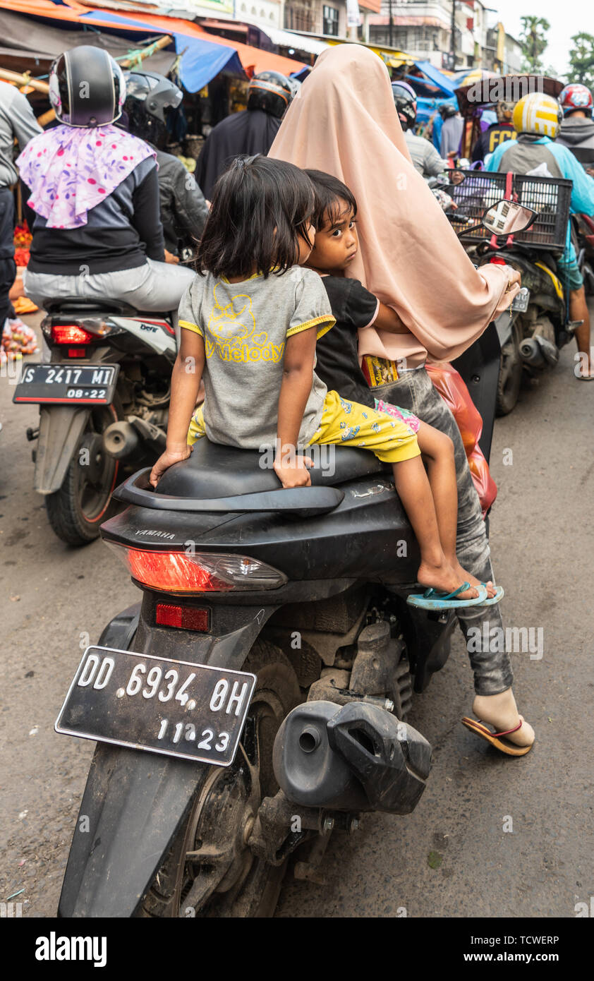 Mother daughter motorbike hi res stock photography and images