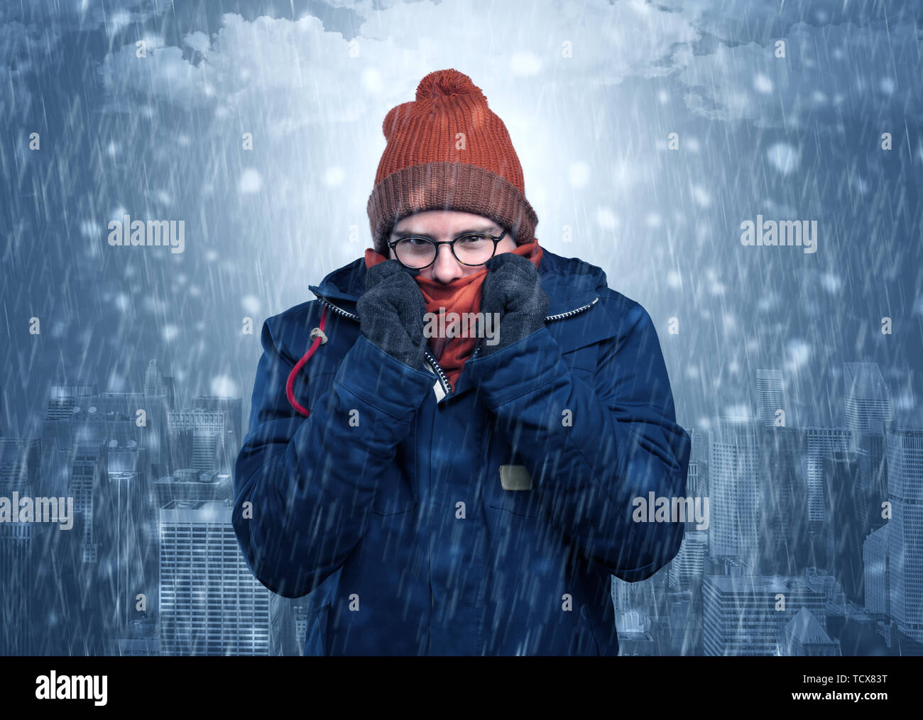 Мальчик замерз. Замерзший мальчик. Замерзший мальчик. Зимний мороз. Ребенок замерз.