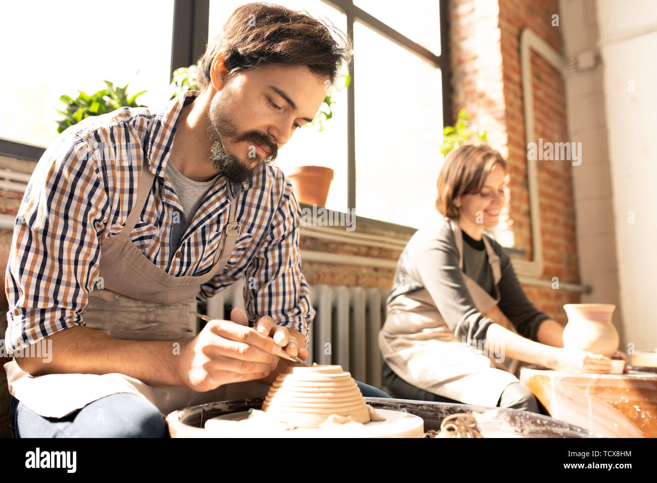 Professional potters working clay ceramics hi res stock photography and