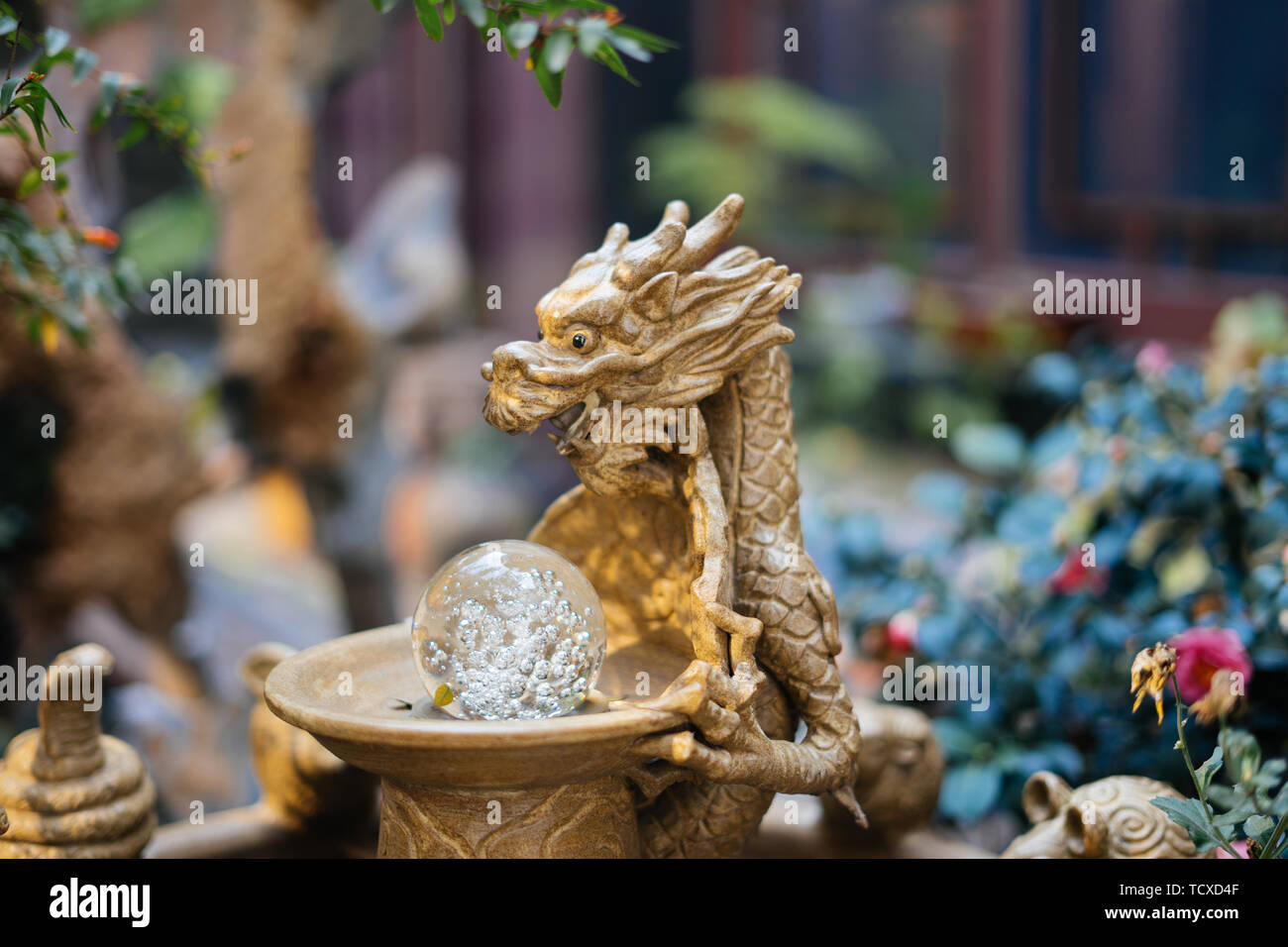 Chinese dragon fountain hi-res stock photography and images - Alamy