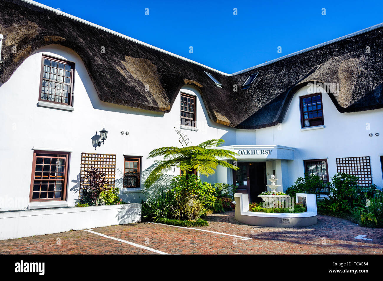 English thatched roof hotel Stock Photo Alamy