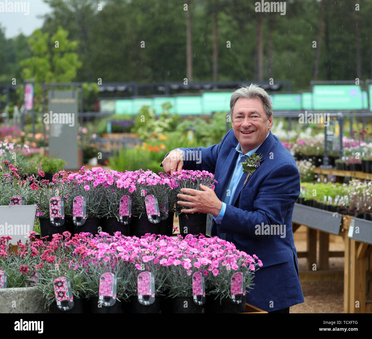 TV gardener Alan Titchmarsh opens the Welcome Building at RHS Garden 