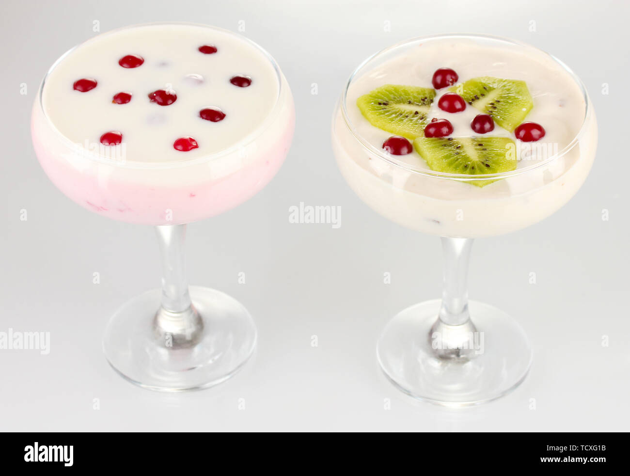 Glasses Tasty Cosmopolitan Cocktail Berries Fruits Table Bar Stock Photo by  ©serezniy 506506534