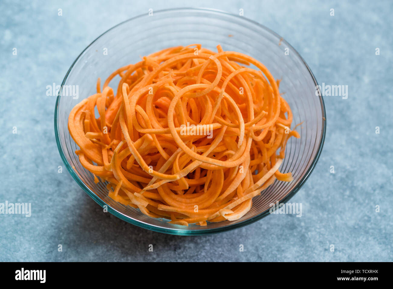 https://c8.alamy.com/comp/TCXRHX/spiralized-raw-sweet-potato-in-glass-bowl-ready-to-cook-use-organic-food-TCXRHX.jpg