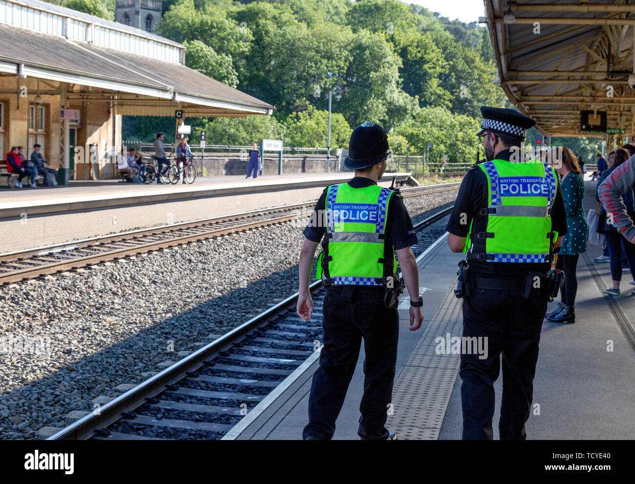 British Transport Police UK on duty, Bath Spa railway station, Bath Somerset UK Stock Photo
