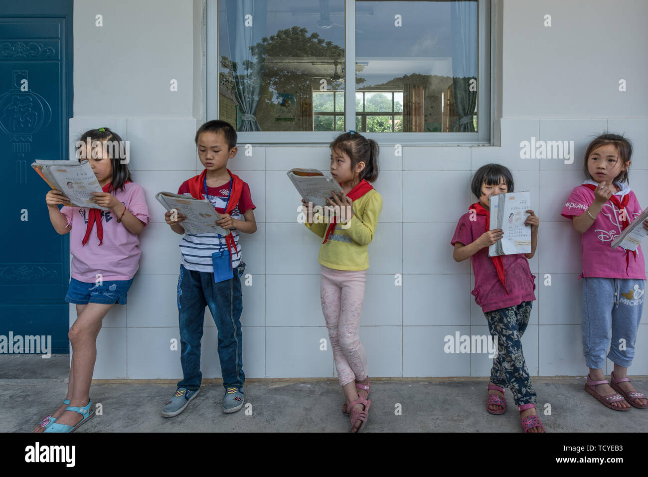 Small Group Teaching Rural Group rural school girls hi-res stock photography and images - Alamy